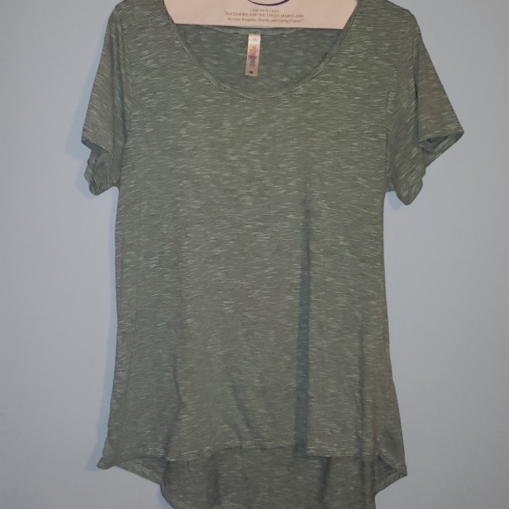 💥Lularoe Classic Tee Medium